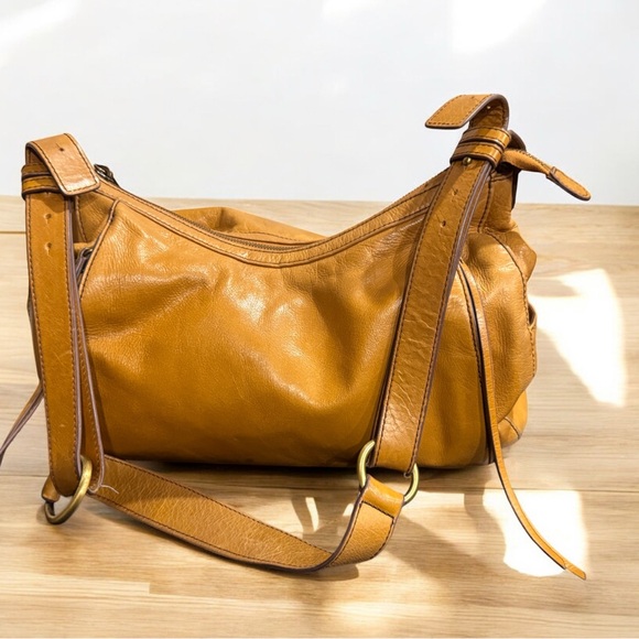 HOBO Handbags - HOBO Tan Leather Shoulder slouchy bag